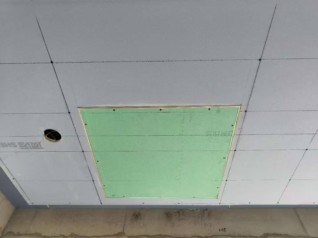 客餐厅阳台木作吊顶完工