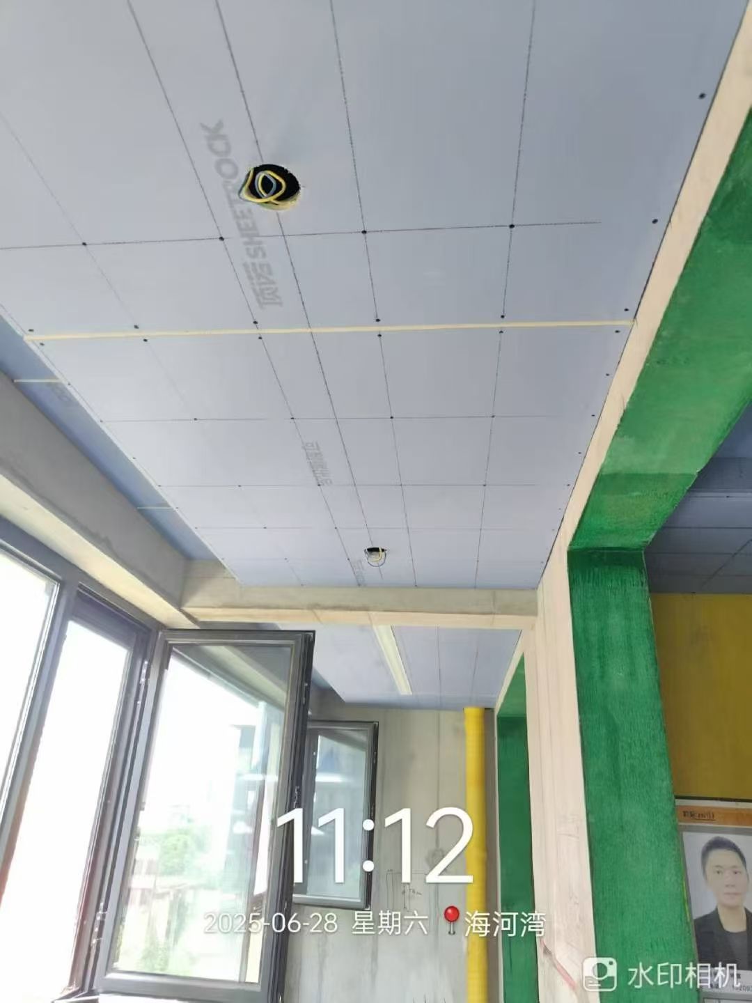 客餐厅阳台木作吊顶完工